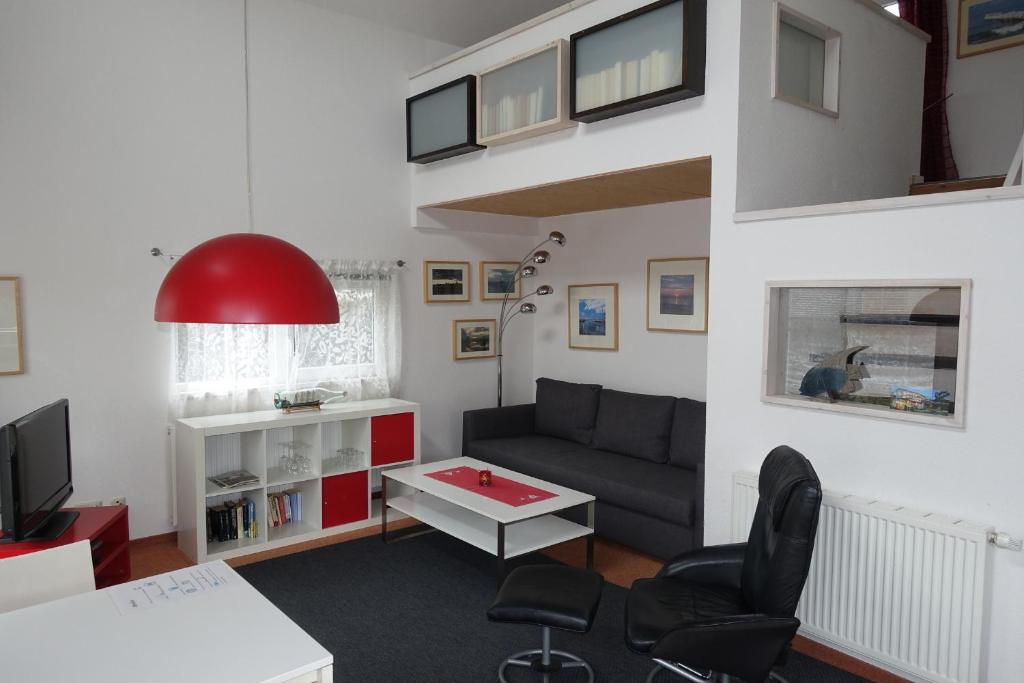 M Lau 1 room 3