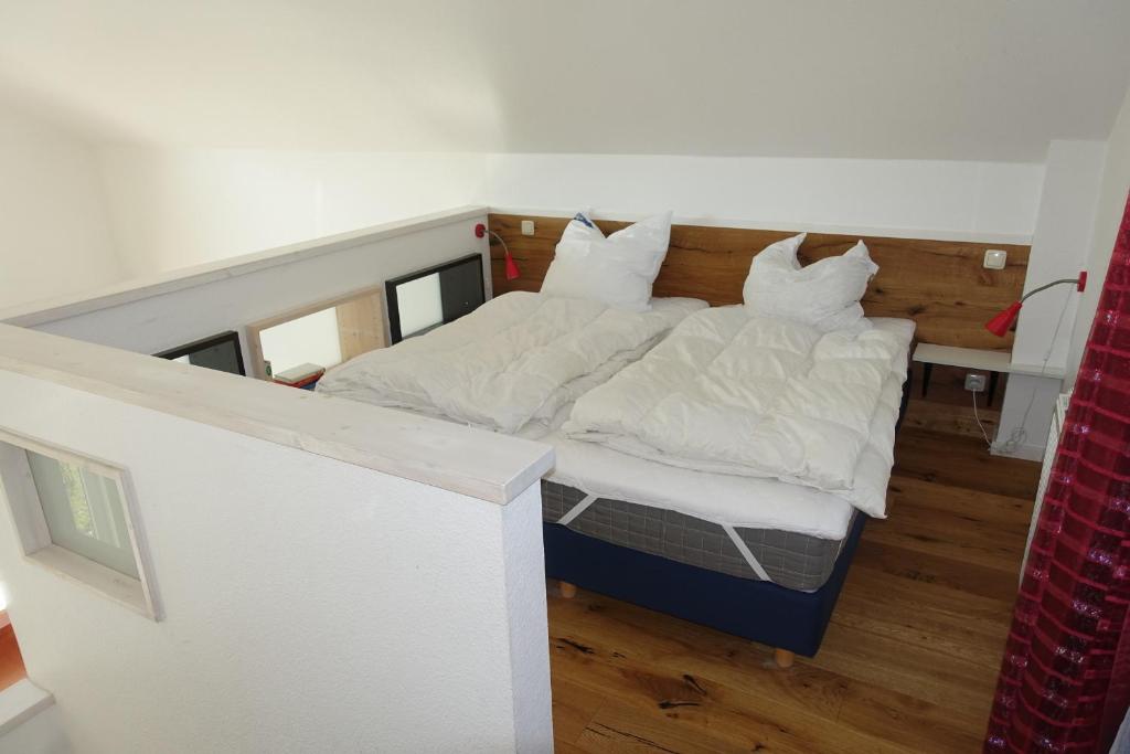M Lau 1 room 4